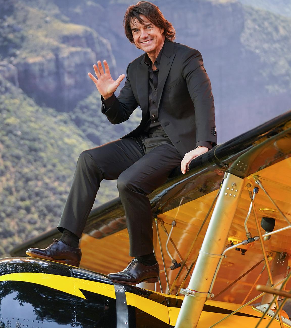 Der Schauspieler hat die meisten Stunts mit einem brennenden Fallschirm absolviert und sich einen Platz im Guinness-Buch der Rekorde gesichert. Mit 16 Sprüngen ist er die Nummer 1.(06.06.2025)