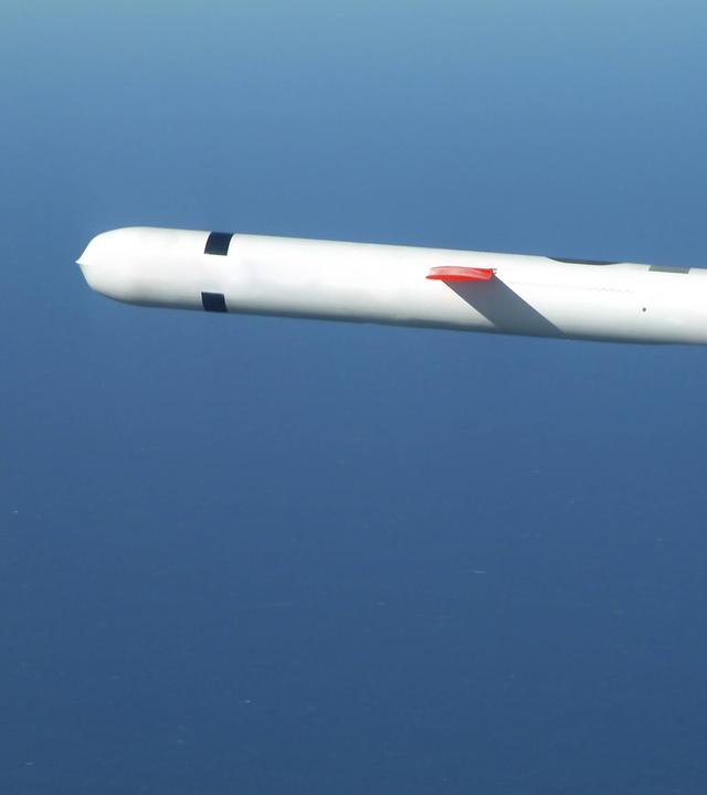 Ein Tomahawk-Marschflugkörper absolviert einen kontrollierten Flugtest. (Archivbild)