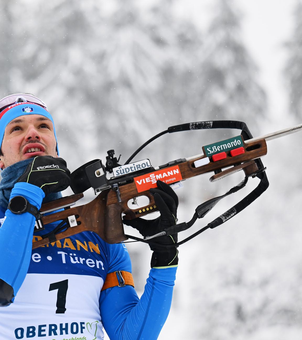  Tommaso Giacomel aus Italien beim Anschießen am Schießstand.