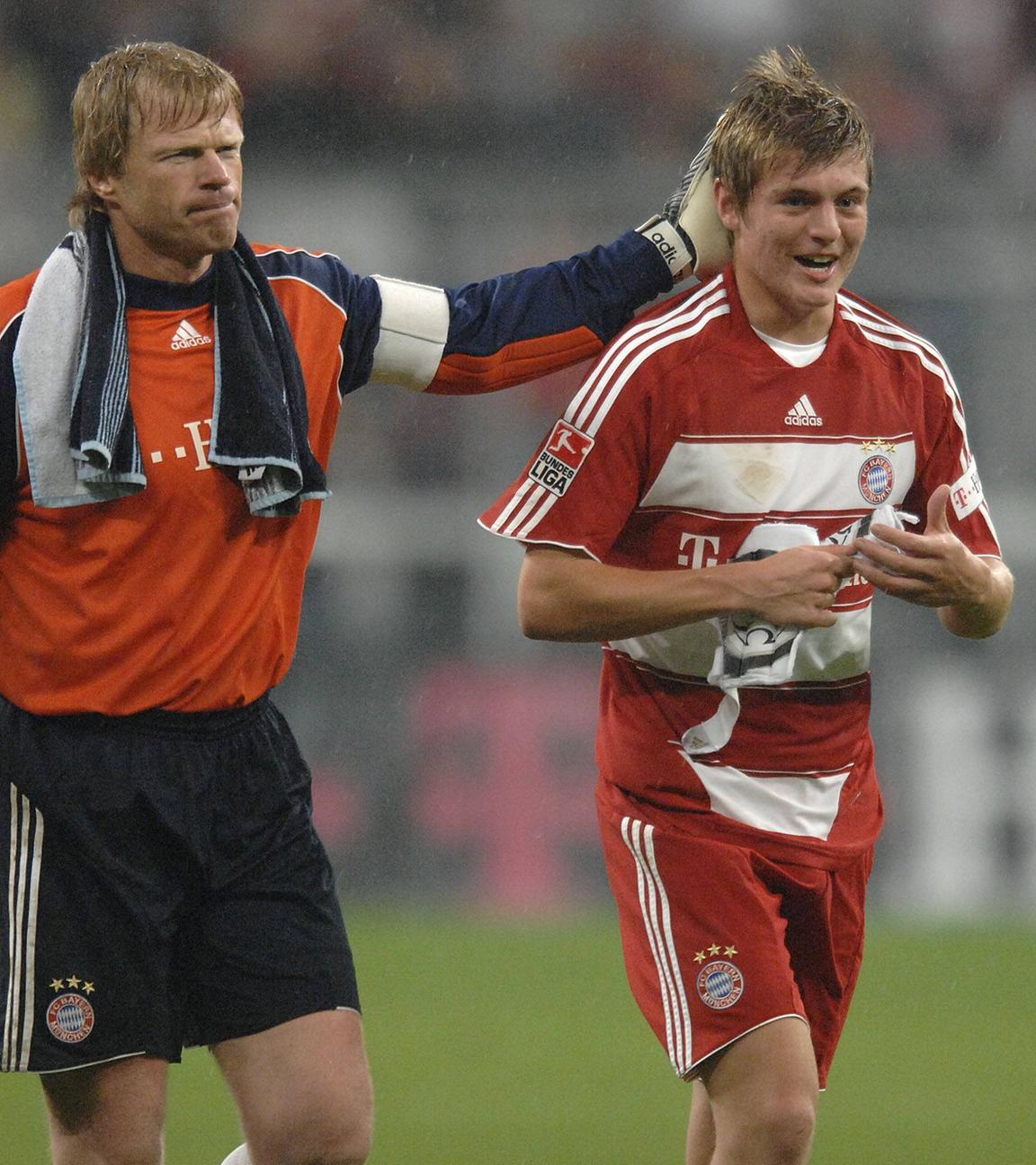 mit Oliver Kahn nach seinem ersten Bundesligaspiel 2007 gegen Cottbus – direkt zwei Vorlagen gegeben, damals jüngster Spieler, der für Bayern Bundesliga gespielt hat (17 Jahre, 265 Tage)