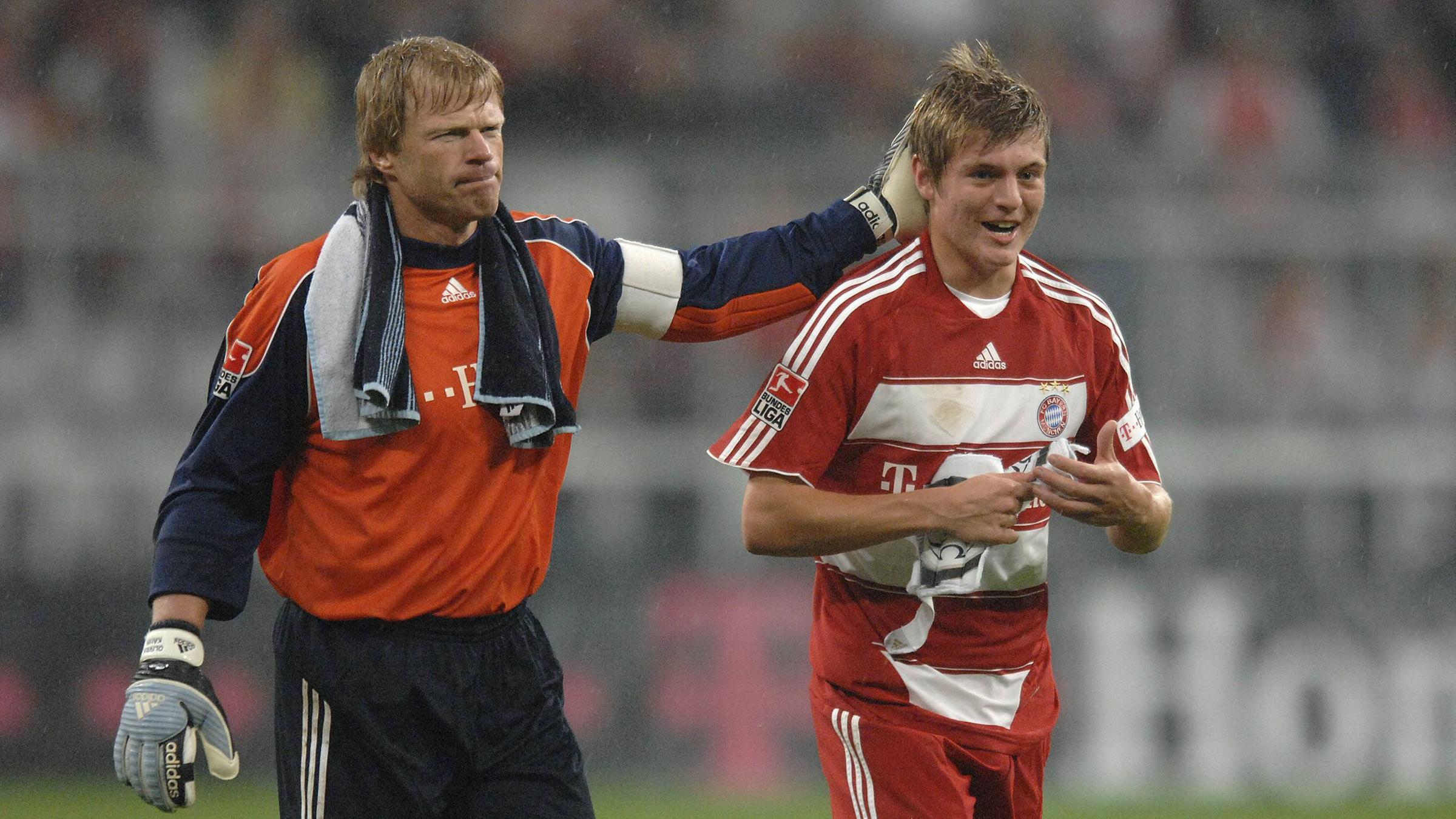 mit Oliver Kahn nach seinem ersten Bundesligaspiel 2007 gegen Cottbus – direkt zwei Vorlagen gegeben, damals jüngster Spieler, der für Bayern Bundesliga gespielt hat (17 Jahre, 265 Tage)