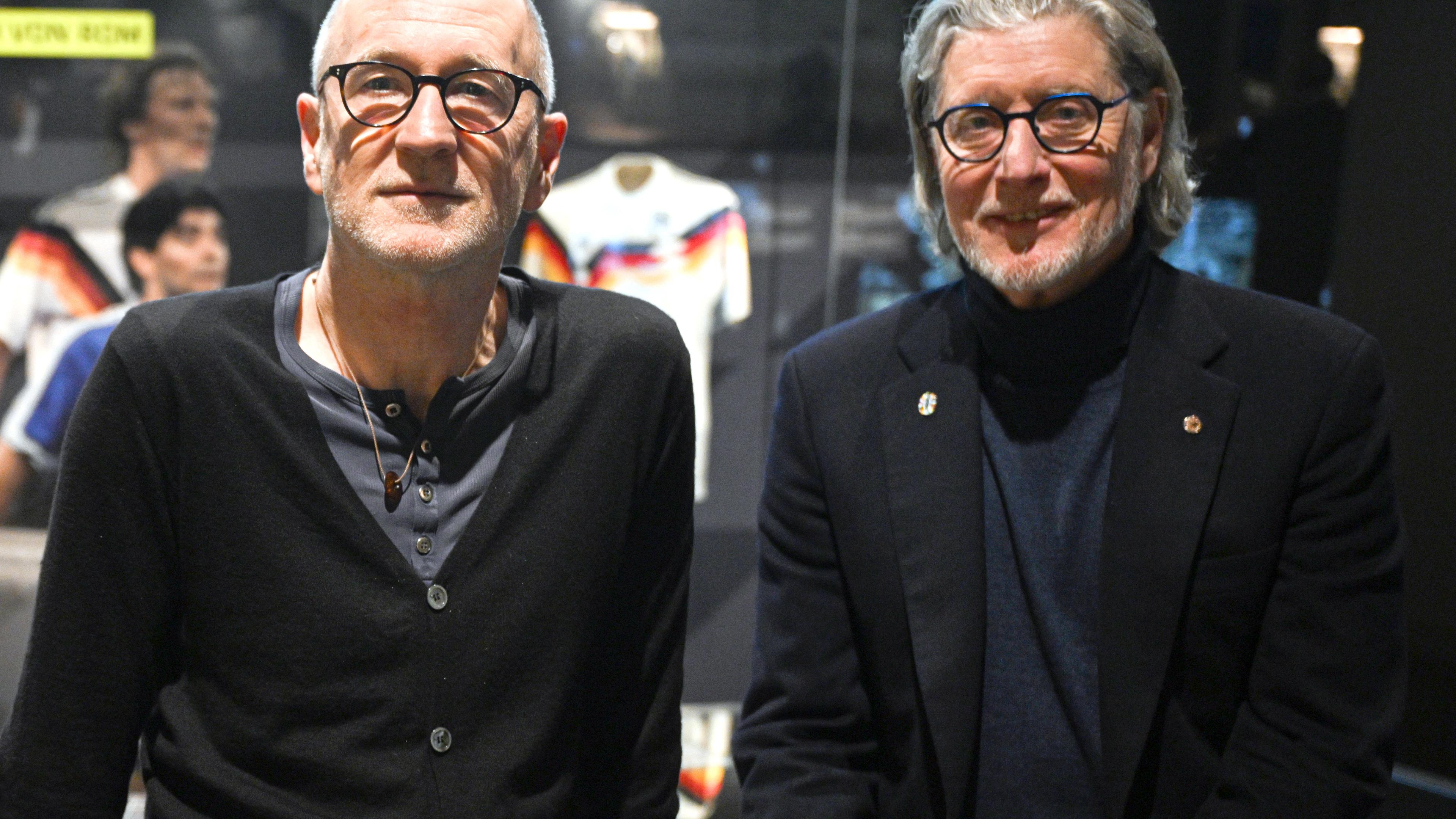 Fußballer Toni Schumacher und Peter Lohmeyer im Theaterstück "Die Nacht von Sevilla"