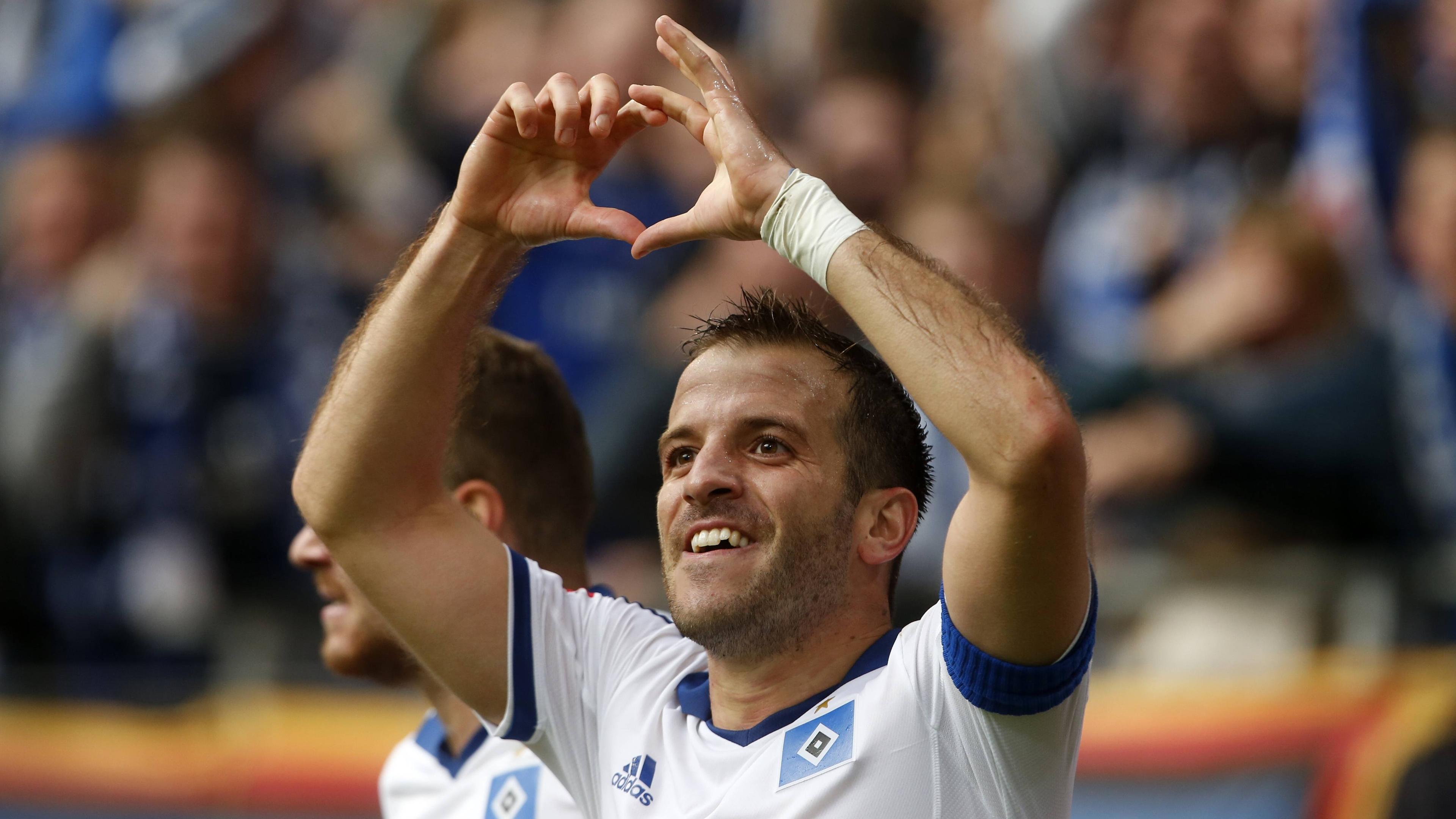 Rafael van der Vaart (Hamburger SV, 23) bejubelt sein Tor zum 3:3