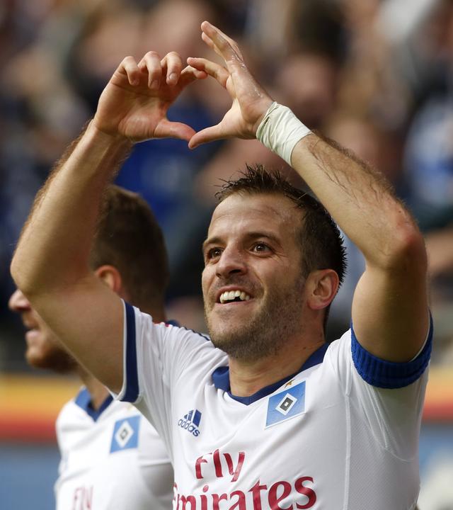 Rafael van der Vaart (Hamburger SV, 23) bejubelt sein Tor zum 3:3
