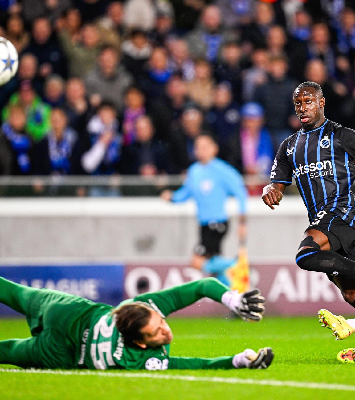 Carlos Forbs erzielt 2:1 für Club Brügge im Championsleaguespiel gegen den FC Barcelona