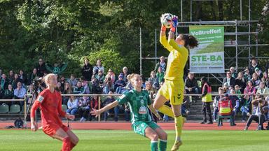 Torfrau Livia Peng (SV Werder Bremen 1) , SV Werder Bremen - FC Bayern Muenchen