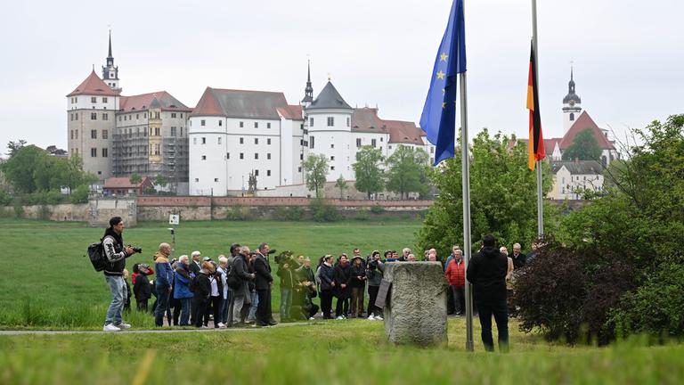 Torgau: Dort, wo vor 80 Jahren US-amerikanische und sowjetische Truppen Zum Ende des Zweiten Weltkriegs aufeinander trafen, beginnt das Gedenken zum 80. Jahrestag des sogenannten Elbe Day in Torgau. 