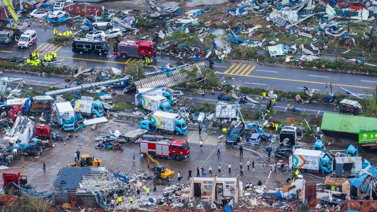Ein Teil der Stadt Huanggang in der zentralchinesischen Provinz Hubei (China) wurde von einem Tornado verwüstet, aufgenommen am 0707.2026 