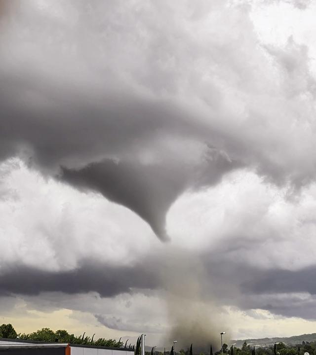Bild eines Tornados über Cépie im französischen Département Aude.