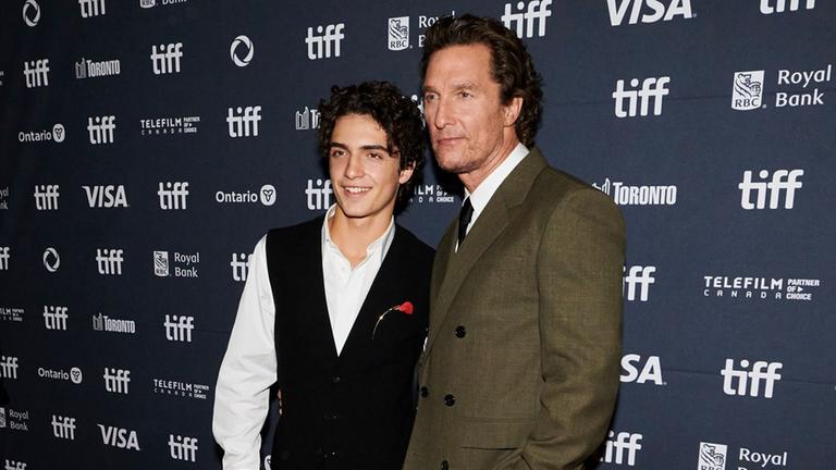 Schauspieler Matthew McConaughey zeigt sich gemeinsam mit seinem 17-jährigen Sohn Levi Alves McConaughey bei den Filmfestspielen in Toronto.
