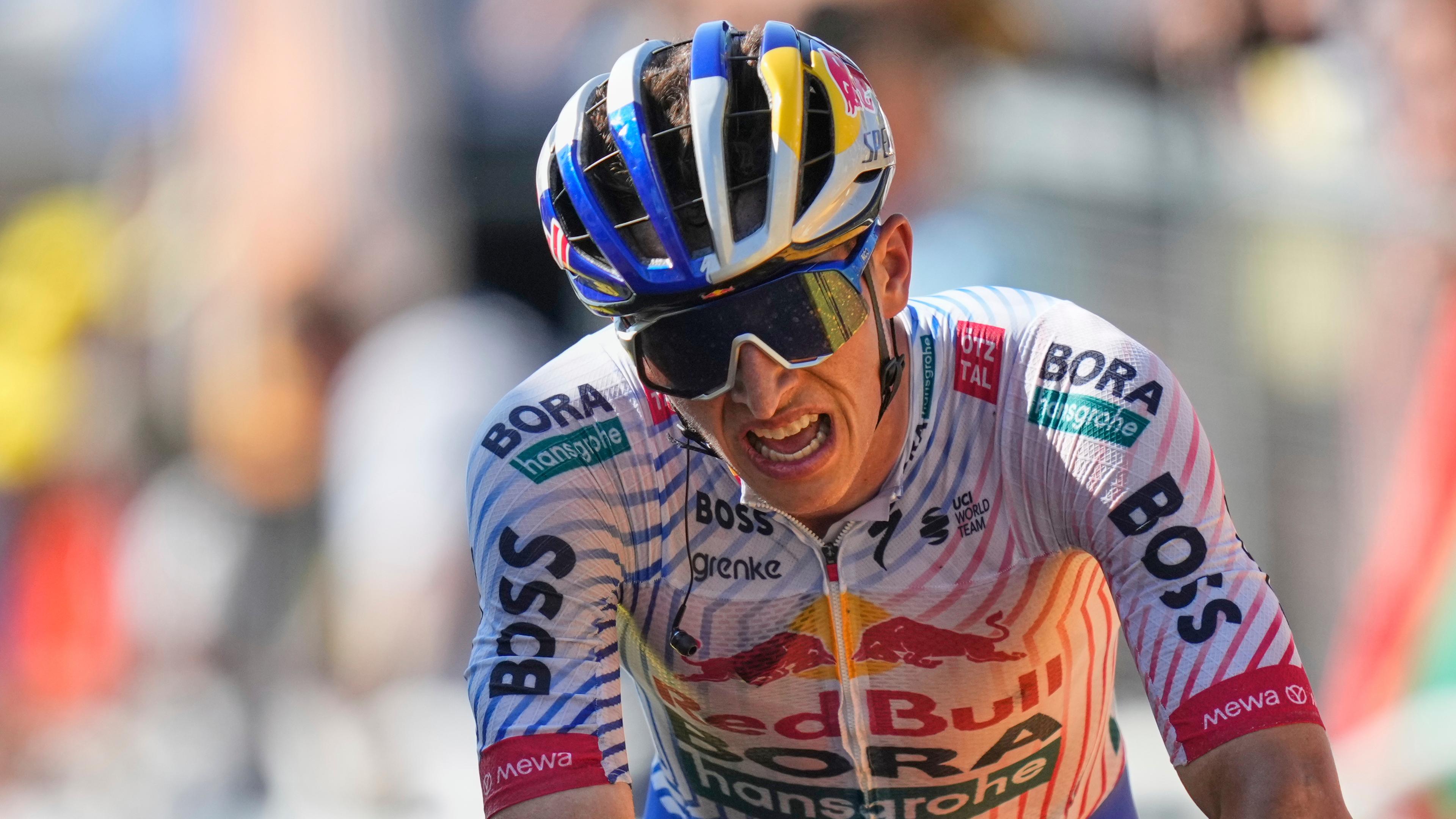 Florian Lipowitz aus Deutschland in Aktion bei der Tour de France.