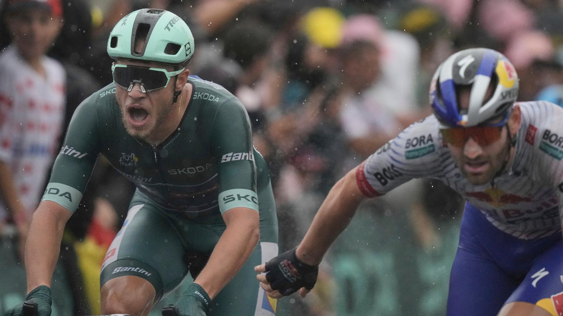 Jonathan Milan sprintet auf der 17. Etappe vor Jordi Meeus als Erster ins Ziel.