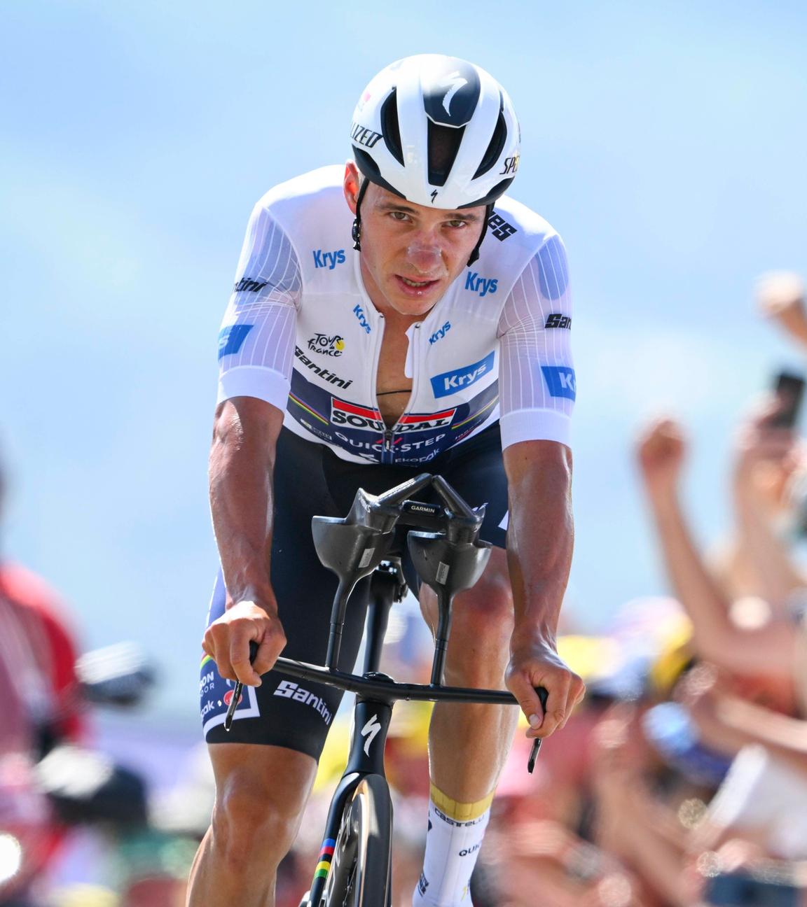 Der Belgier Remco Evenepoel schaut angestrengt bei Etappe 13 der Tour de France.