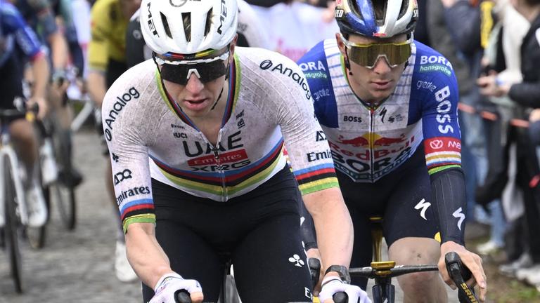 Tadej Pogačar (UAE Team Emirates) und Remco Evenepoel (Red Bull-BORA-hansgrohe) beim Rennen über 278 km von Antwerpen nach Oudenaarde, aufgenommen am 5. April 2026 in Haaltert.