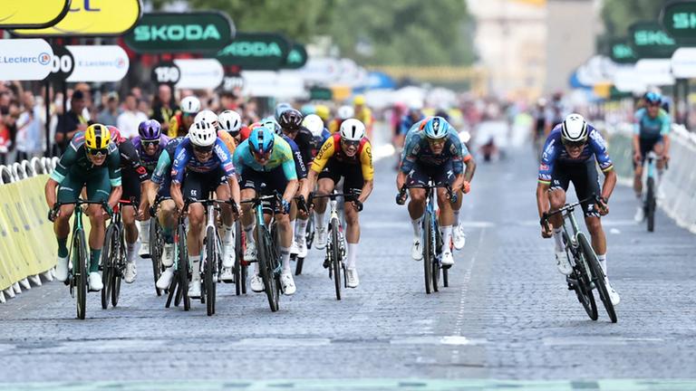 Tour de France: Schlussspurt auf der letzten Etappe in Paris