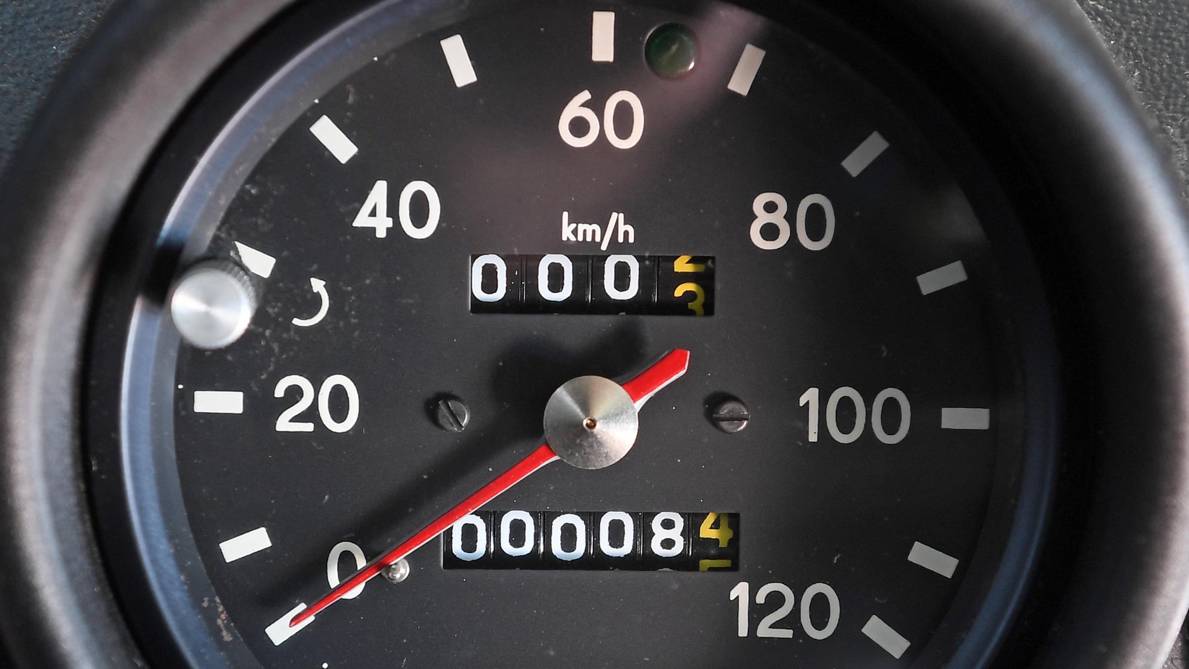 Besitzerstolz: Ein Neuwagen mit erst acht Kilometern