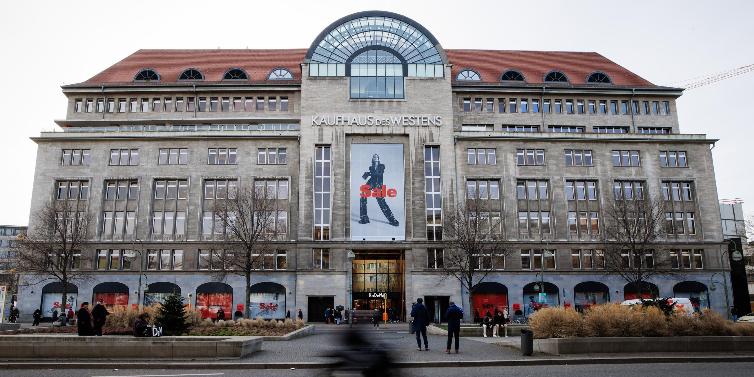 Fassade des KaDeWe-Kaufhauses in Berlin
