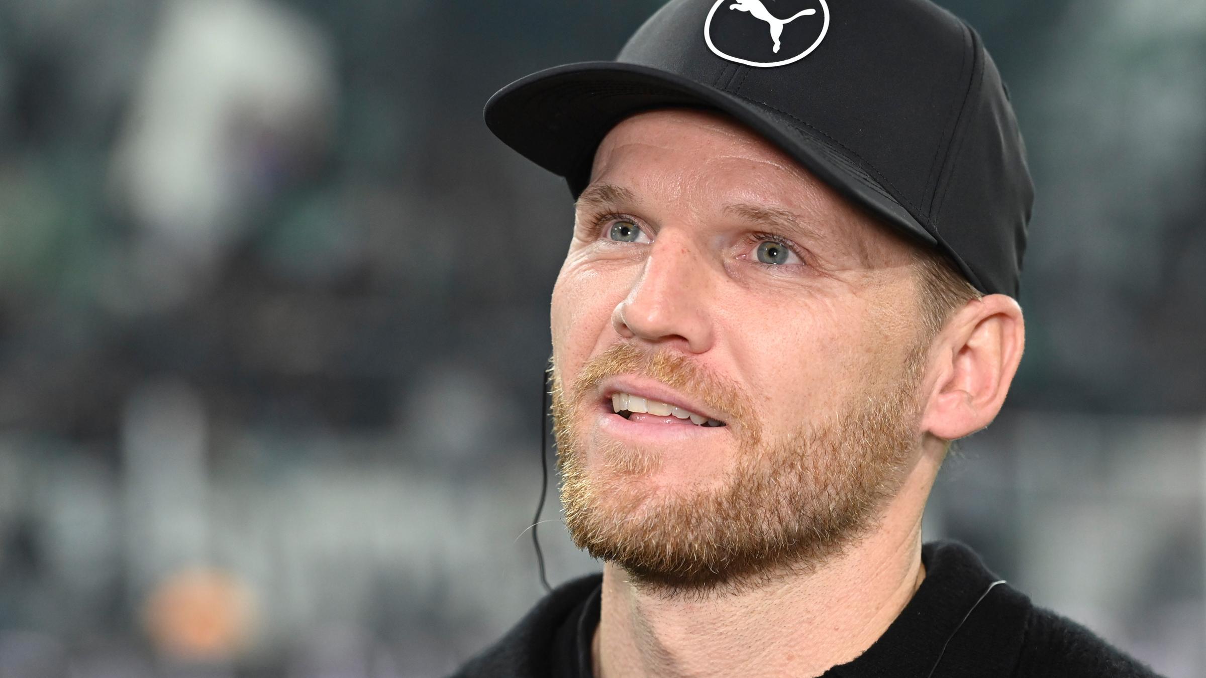 Trainer Eugen Polanski (Borussia Mönchengladbach) beim 3:1-Sieg gegen den 1. FC Köln in der Bundesliga.