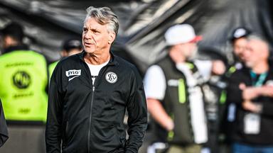 Fußballtrainer Horst Steffen an der Seitenline für seinen ehemaligen Verein SV Elversberg