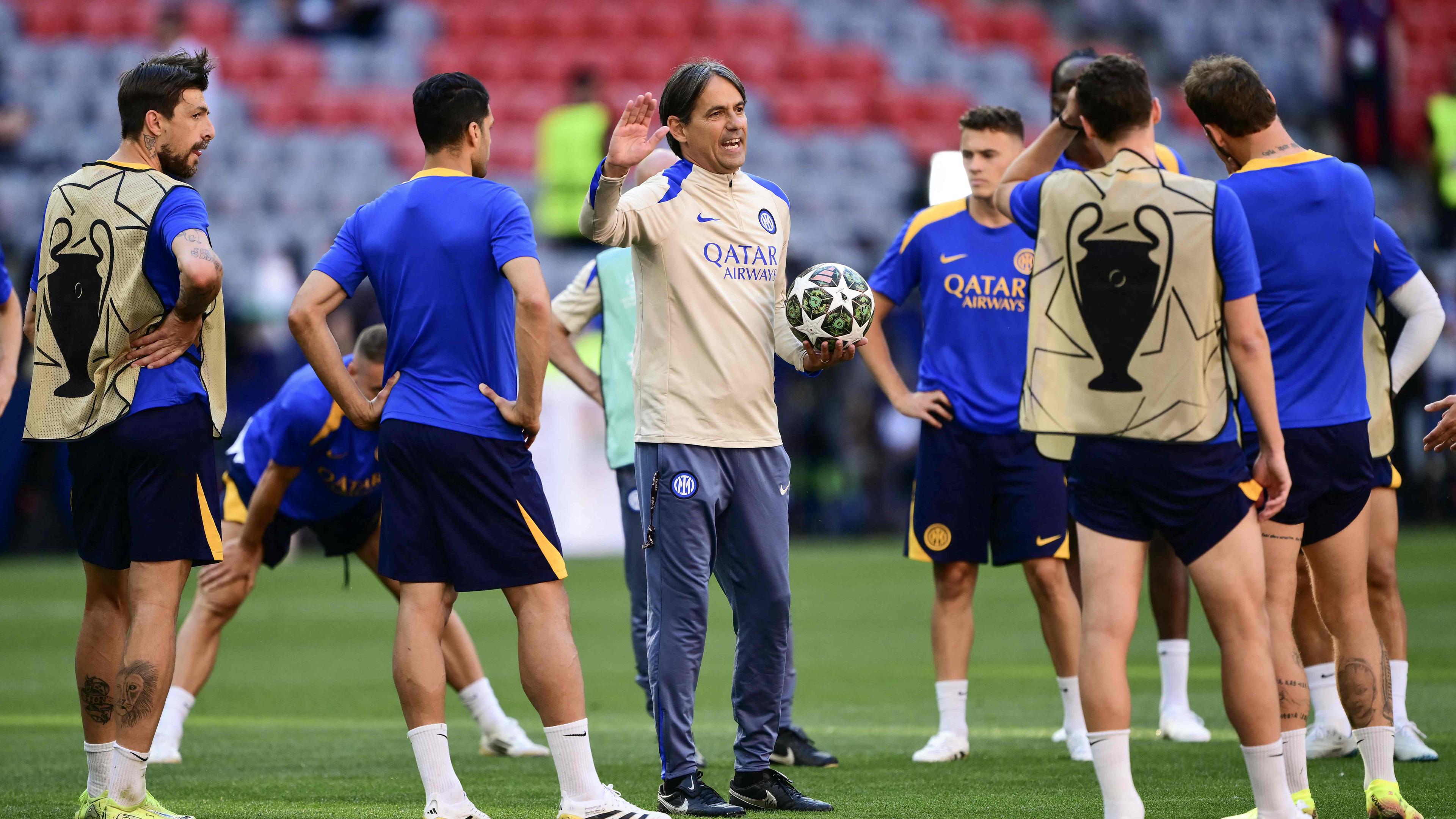 Inter Mailands Trainer Simone Inzaghi mit seiner Mannschaft während des Trainings vor dem Champions League Finale am 30.05.2025.