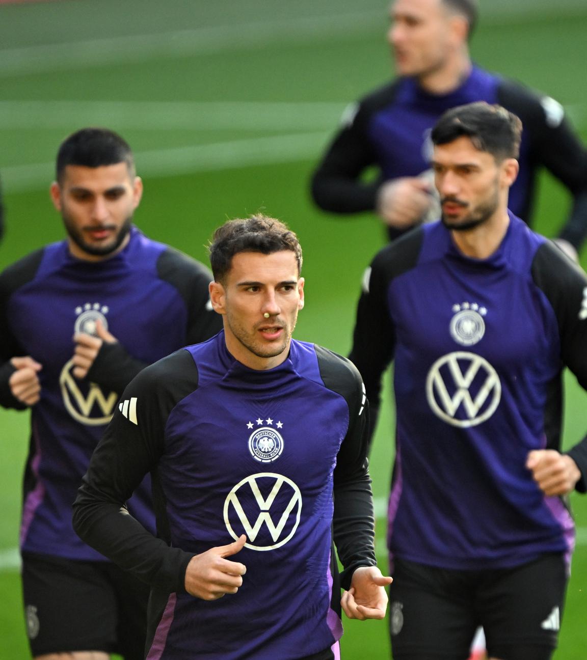 Deutschlands Spieler Deniz Undav (l-r), Leon Goretzka, Tim Kleindienst und Nadiem Amiri nehmen am Training teil.
