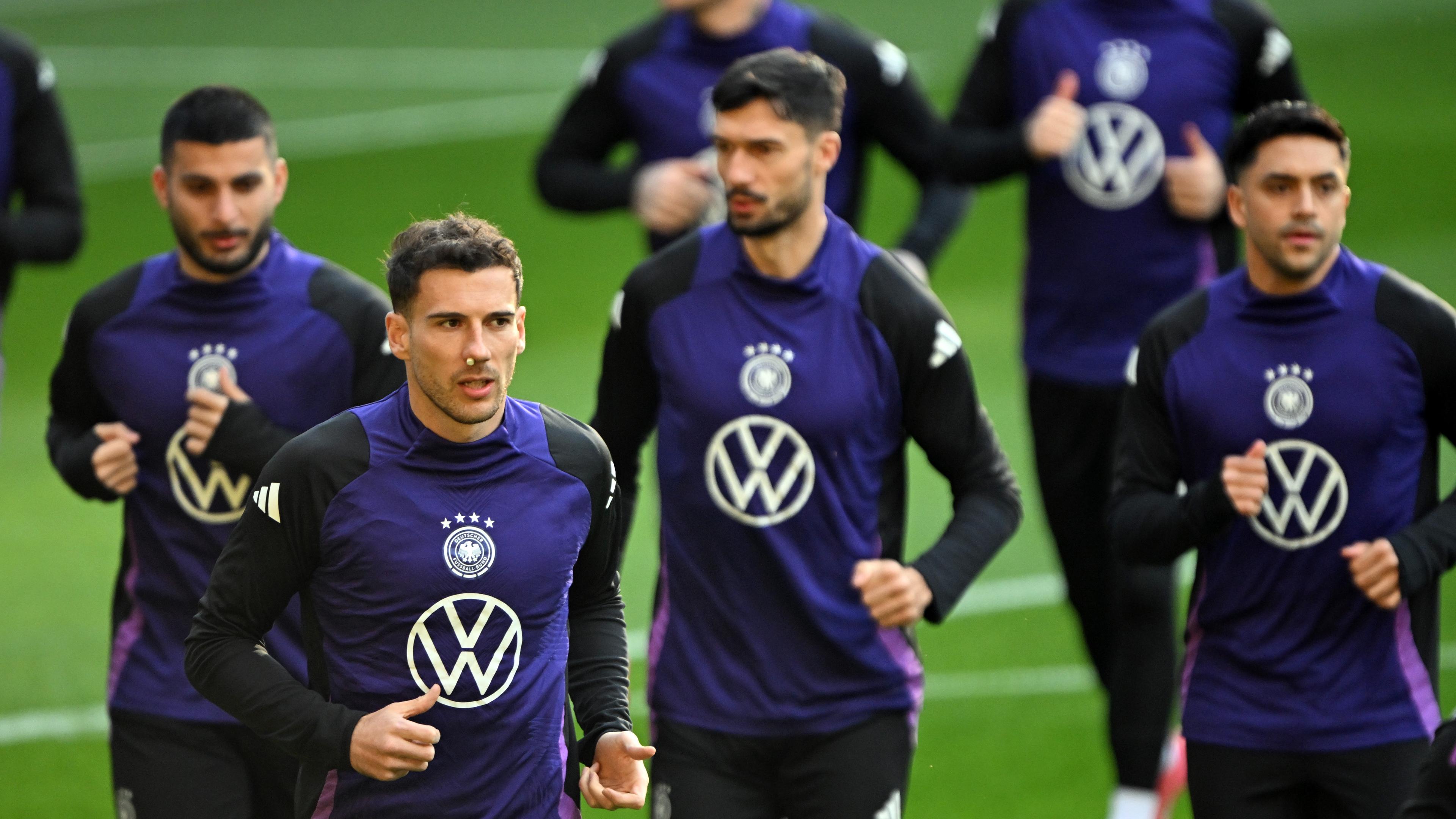 Deutschlands Spieler Deniz Undav (l-r), Leon Goretzka, Tim Kleindienst und Nadiem Amiri nehmen am Training teil.