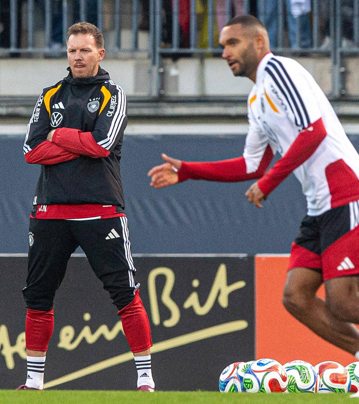 Trainer Julian Nagelsmann und Jonathan Tah