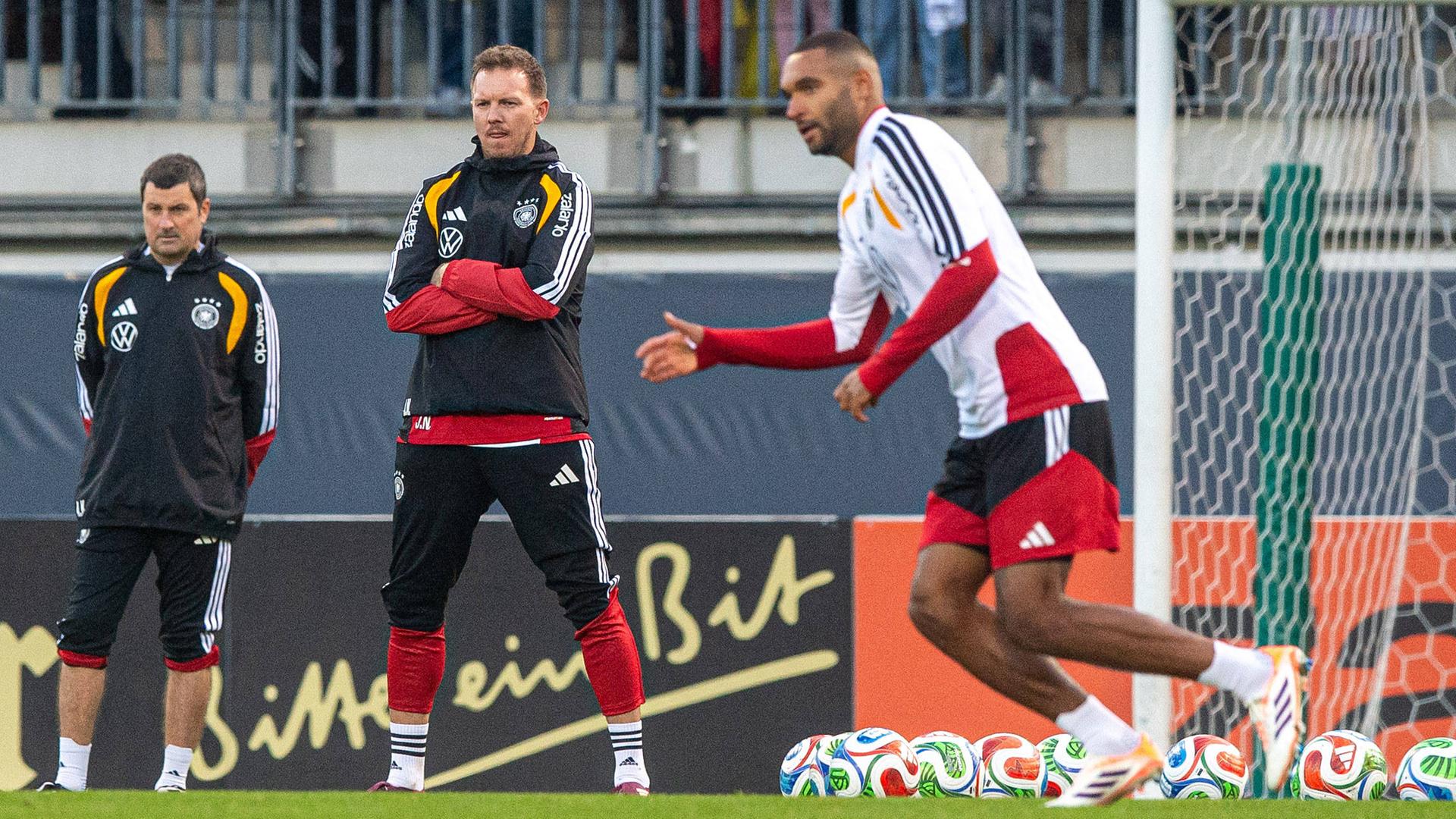 Trainer Julian Nagelsmann und Jonathan Tah