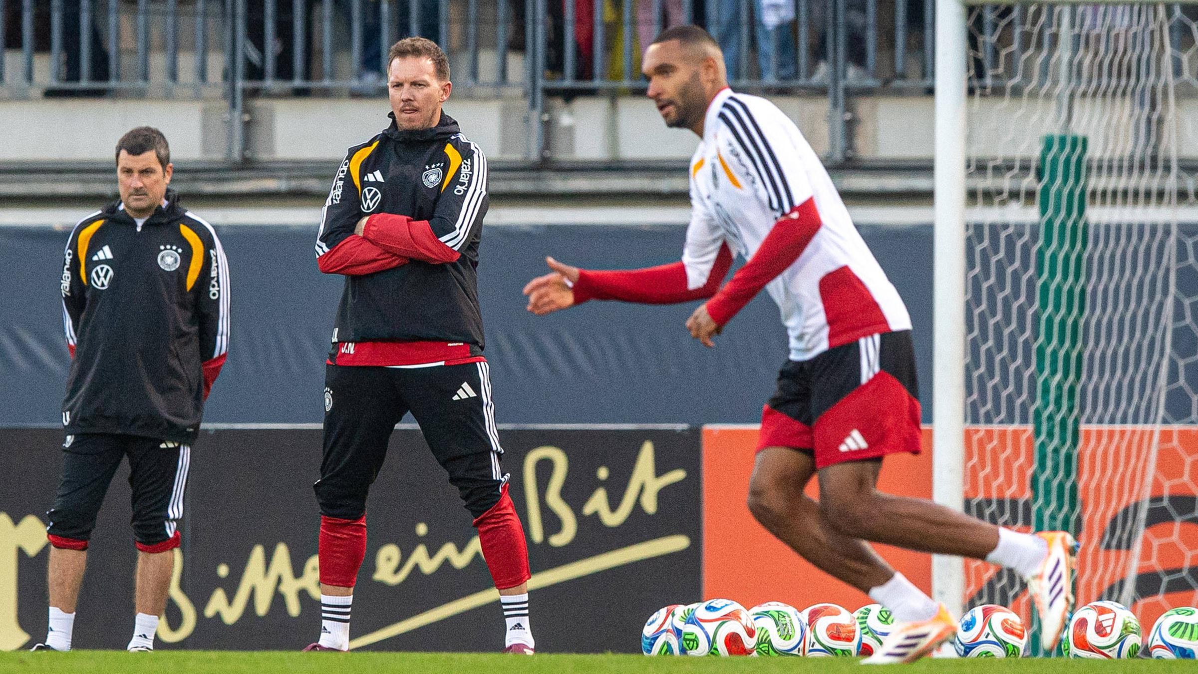 Trainer Julian Nagelsmann und Jonathan Tah