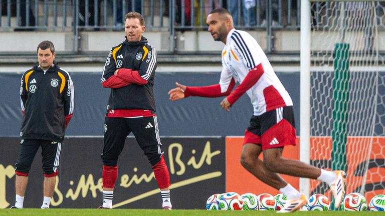 Trainer Julian Nagelsmann und Jonathan Tah