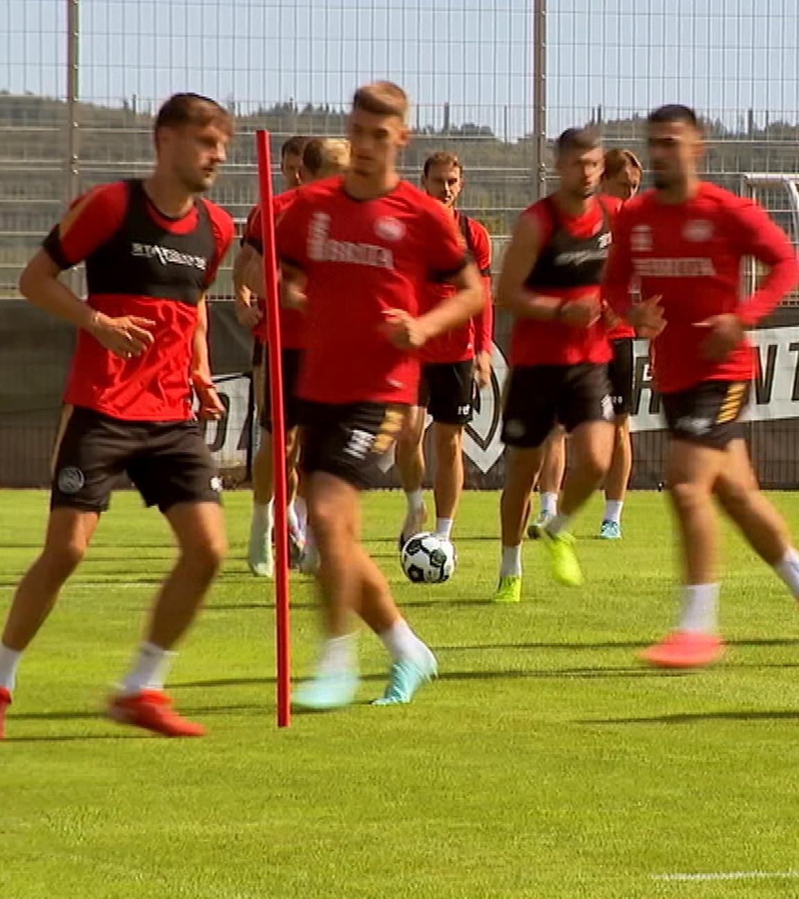 Training des SV Wehen Wiesbaden
