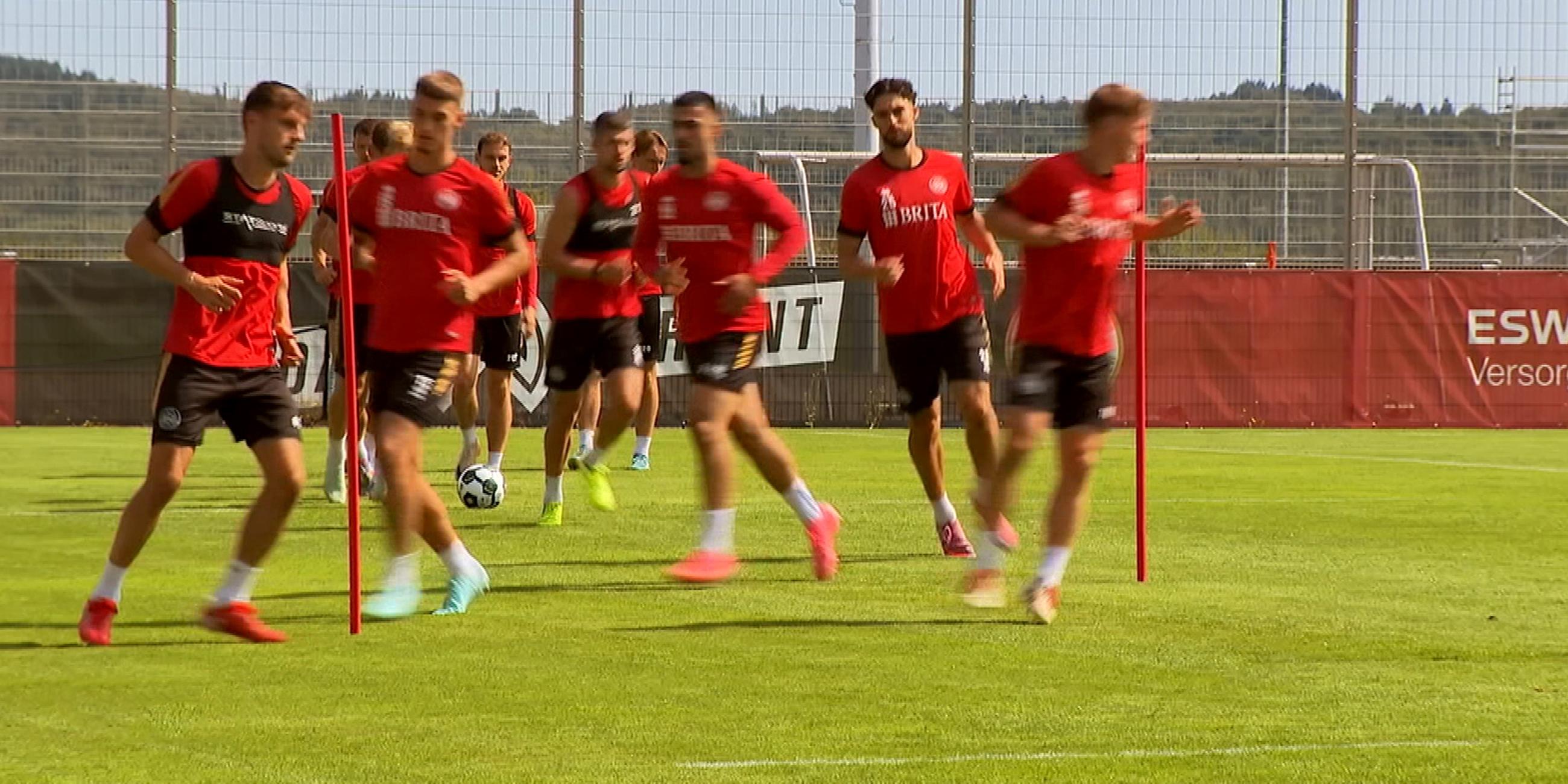 Training des SV Wehen Wiesbaden