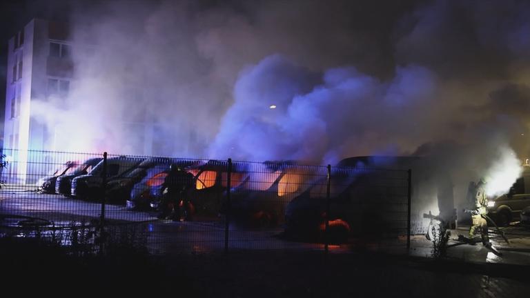 Transporter in Flammen