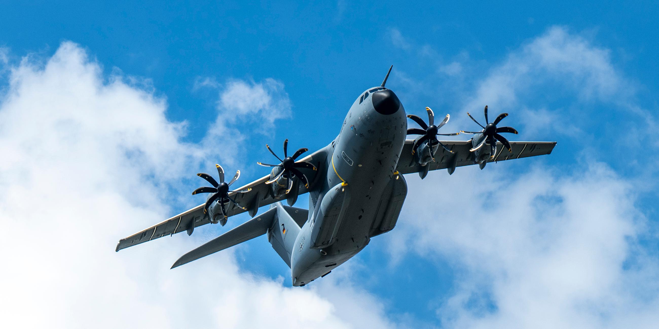 Nordrhein-Westfalen, Warendorf: Das größte Transportflugzeug der Bundeswehr, der Airbus A400 M