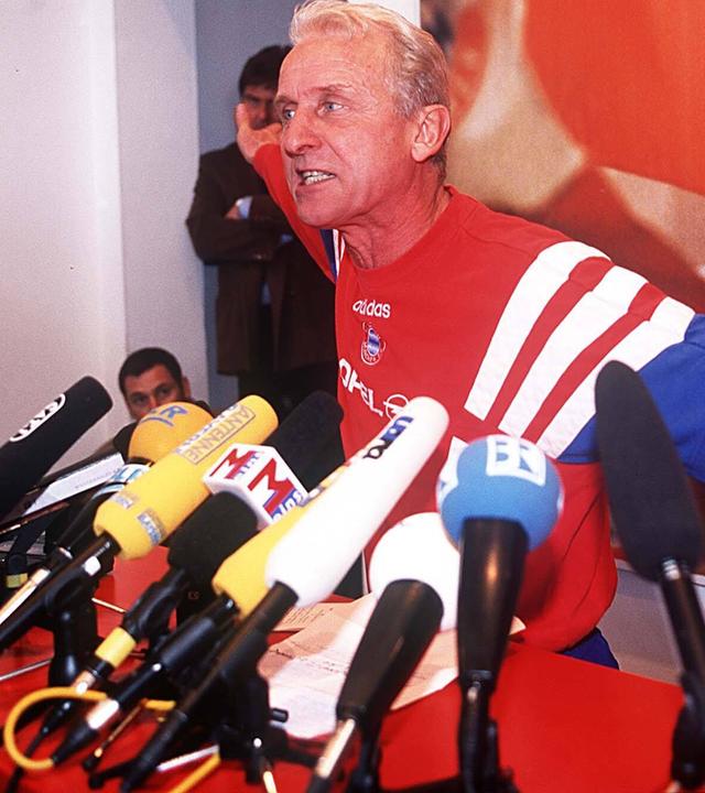 Bayern-Trainer Giovanni Trapattoni bei seiner legendären Pressekonferenz am 10.März 1998 im Bayern-Pressestüberl auf dem Trainingsgelände an der Säbener Str. in München