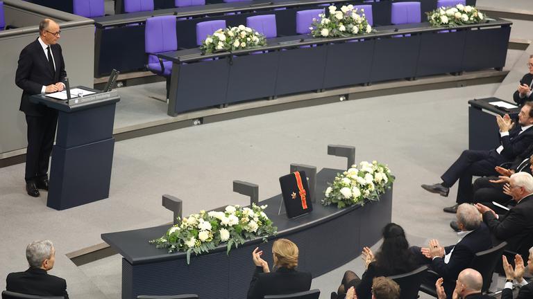 Bundeskanzler Friedrich Merz beim Trauerstaatsakt im Plenarsaal des Deutschen Bundestages zu Ehren von Rita Süssmuth