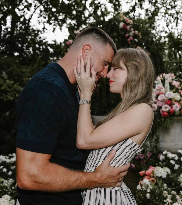 Archiv: Travis Kelce und Taylor Swift im Garten - 2025