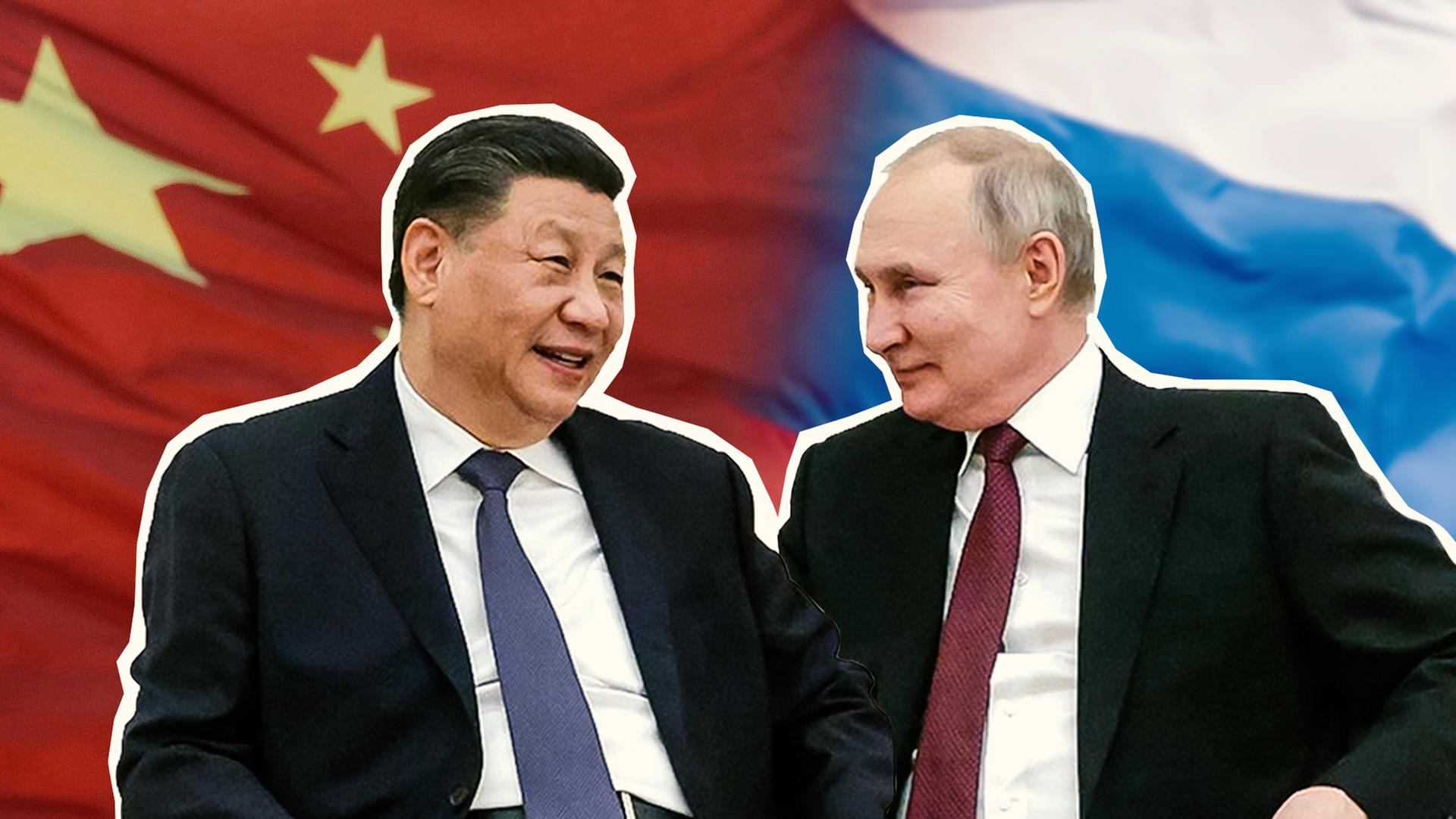Chinas Staatschef Xi Jinping links, Russlands Präsident Putin rechts. Im Hintergrund die chinesische und russische Flagge.
