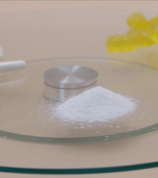 verschiedene Probiotika-Produkte: Kapseln, Pulver, Gummibärchen