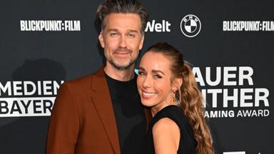 Die Moderatorin Annemarie Carpendale und der Schauspieler Wayne Carpendale zeigen sich bei der Verleihung des «Blauer Panther - TV & Streaming Award».