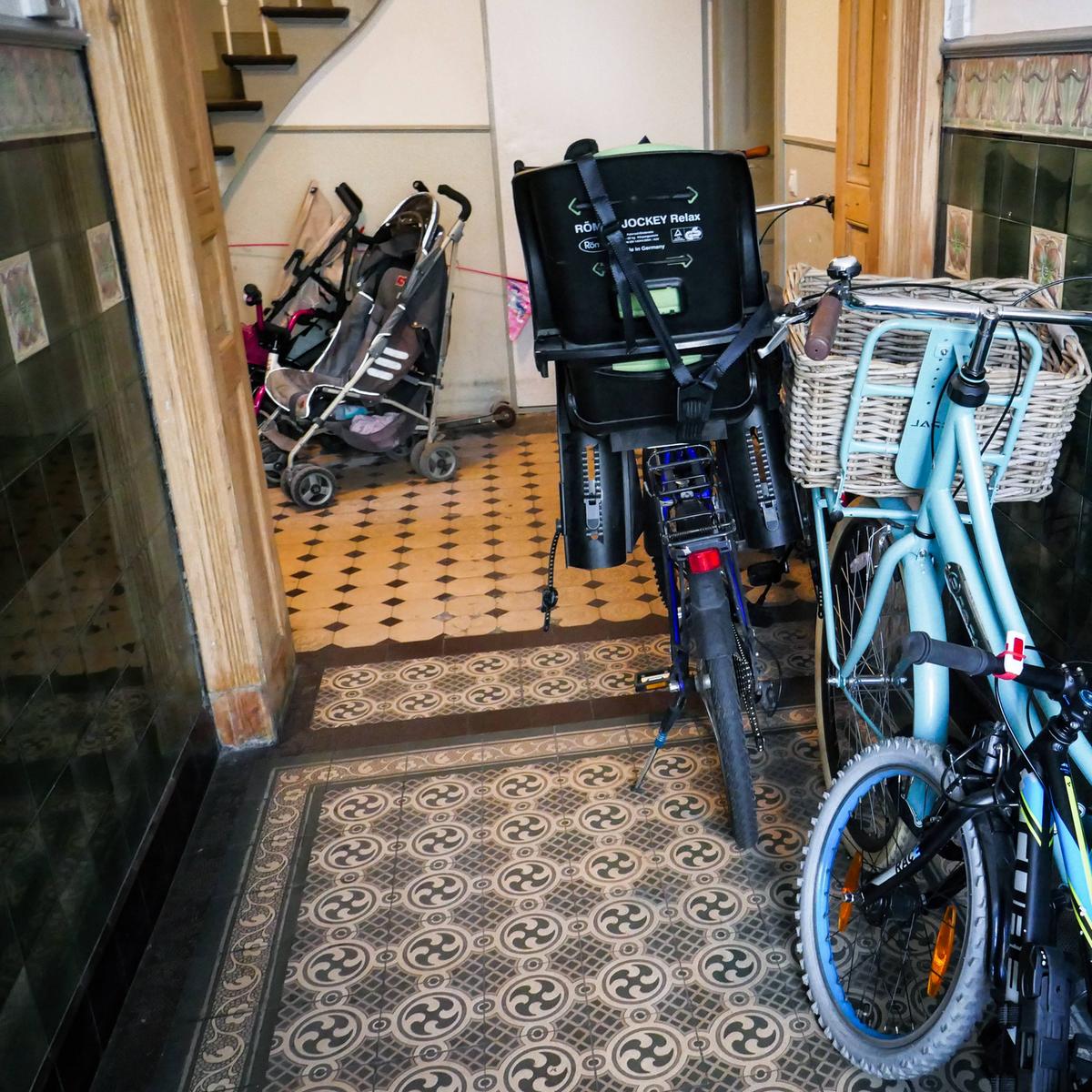 Mietrecht: Was darf im Hausflur oder Treppenhaus stehen?