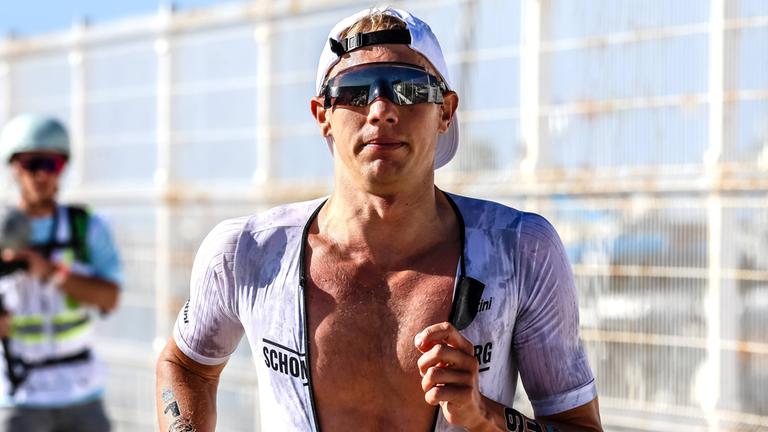 Deutschlands Jonas Schomburg in Aktion bei der Triathlon-WM in Marbella.