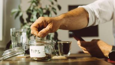 Wie viel Trinkgeld man für welche Dienstleistung gibt