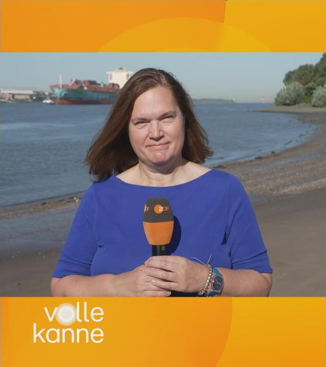 Das Bild zeigt ein Schaltgespräch mit Winnie Heescher von der Elbe in Hamburg.