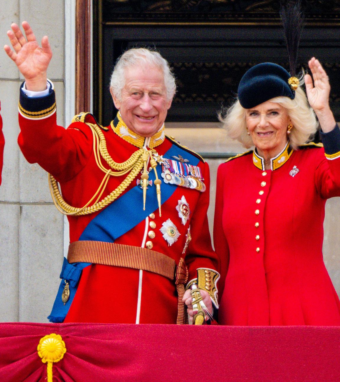 König Charles III. und Königin Camilla auf Balkon bei Parade Trooping the Colour - 2023