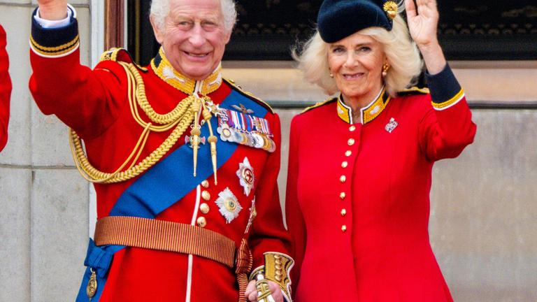 König Charles III. und Königin Camilla auf Balkon bei Parade Trooping the Colour - 2023