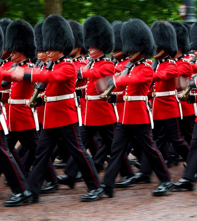 Soldaten nehmen an der Colonel's Review teil, der Generalprobe des Trooping the Colour, der jährlichen Geburtstagsparade des Königs.