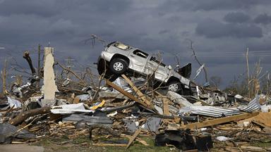 Trümmer nach einem Tornado in Mississippi