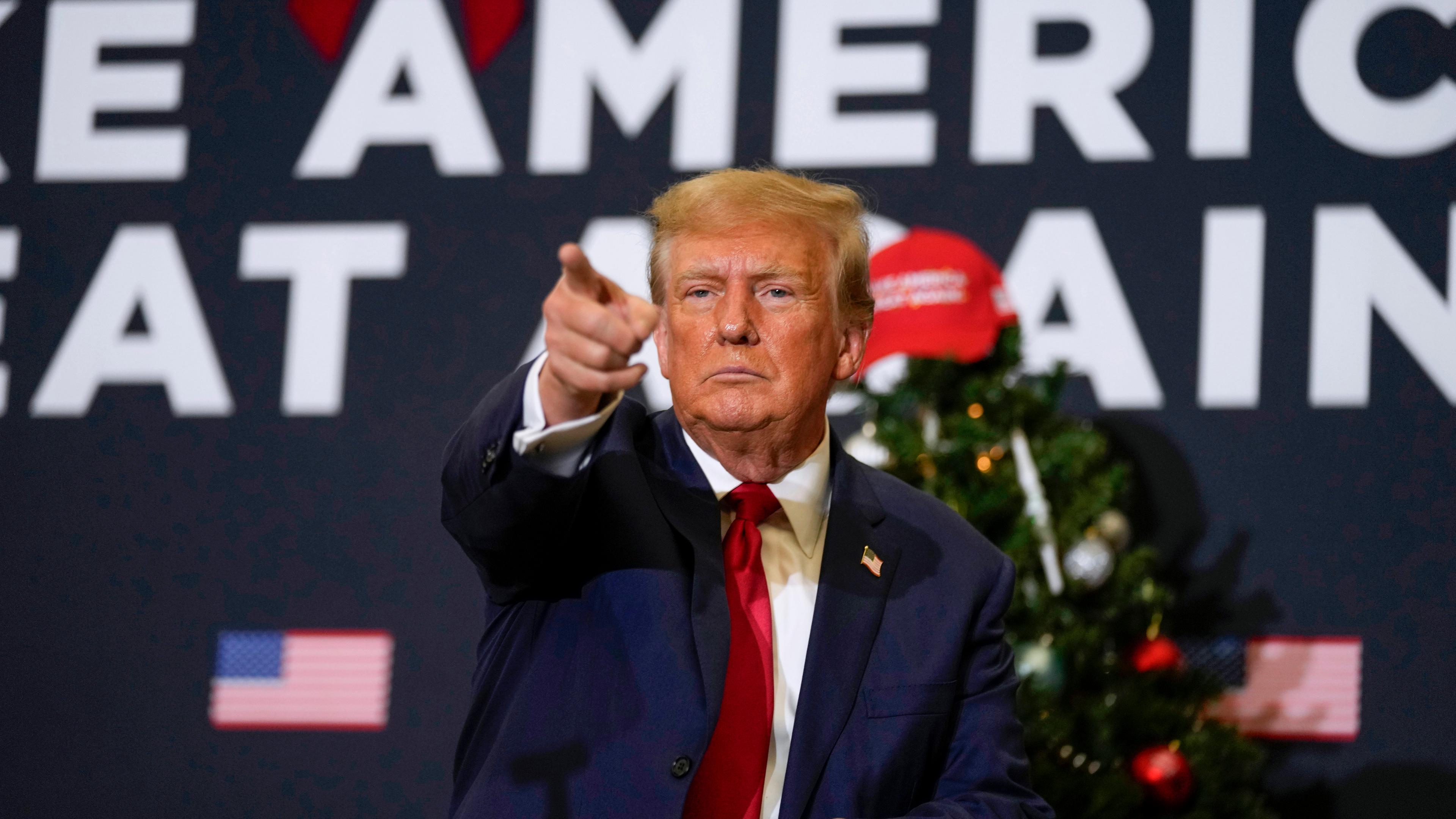 Donald Trump während der Kundgebung am 19. Dezember 2023 in Waterloo, Iowa
