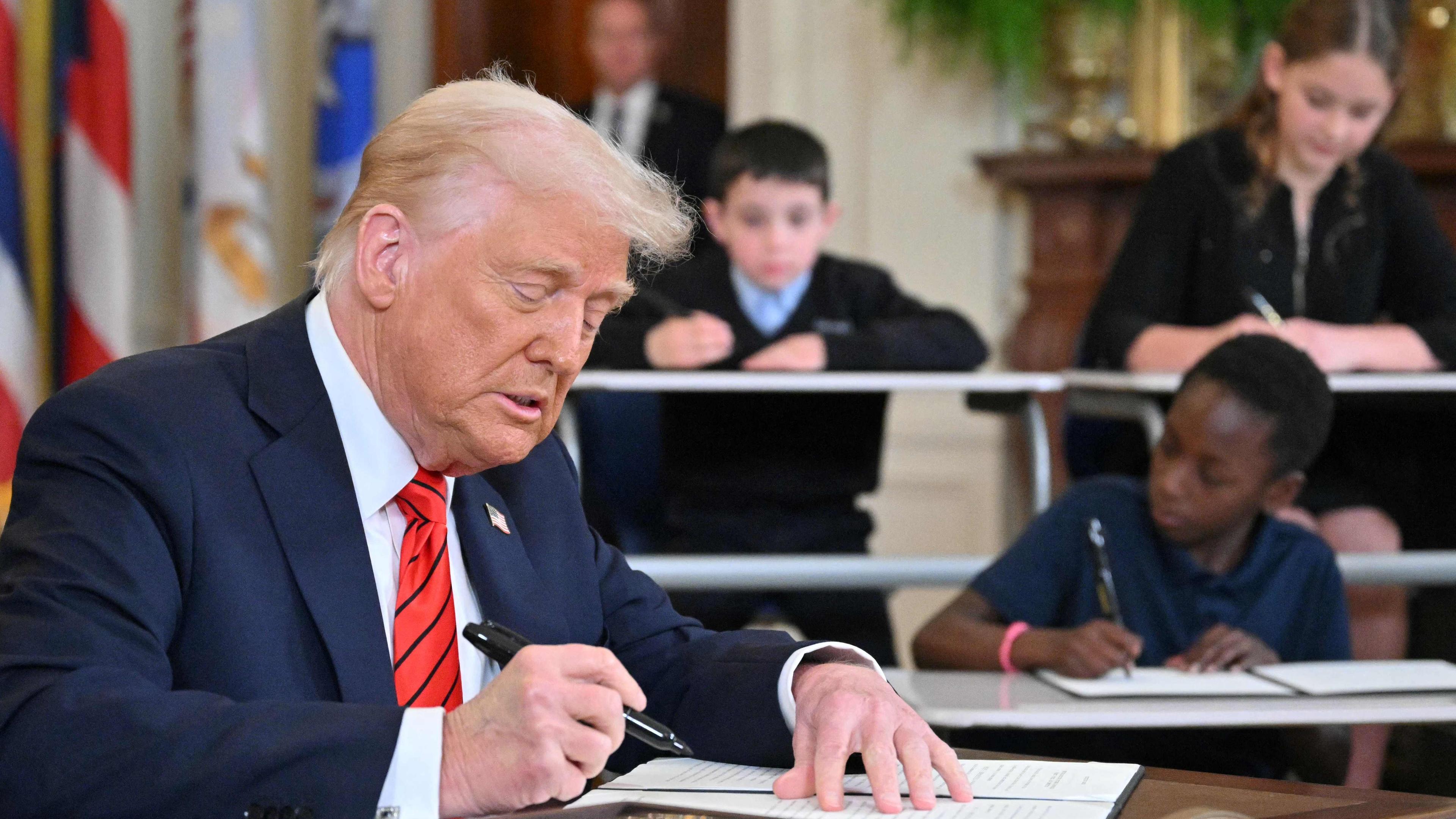 Donald Trump unterzeichnet Dekret zur Schließung des Bildungsministeriums